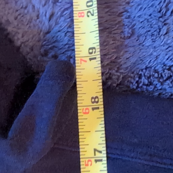 💵2/$10Bundle and Save💵 Calvin Klein| Black V-Neck Short Sleeved T-shirt - Picture 7 of 10